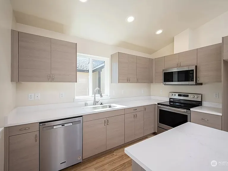 123 9th Ave #39 — Photo 7