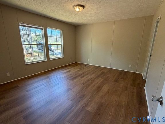 4th image of 319 Ivy Rd