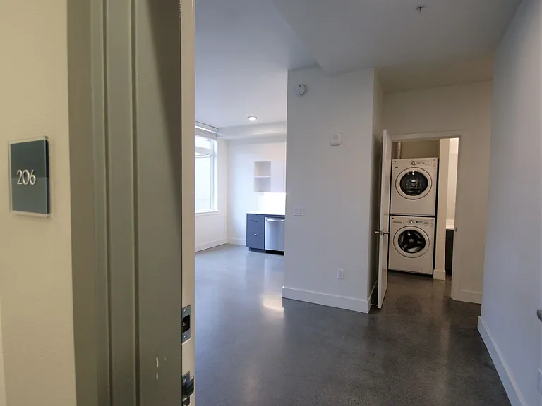2201 Eastlake Ave E — Photo 3