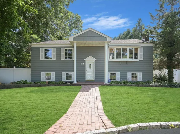 82 Washburn Street, Lake Grove, NY 11755