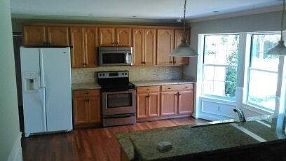 Kitchen granite countertops
