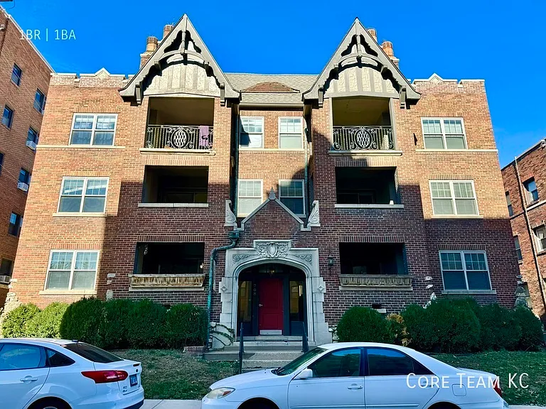 710 W 48th St #204 — Photo 8