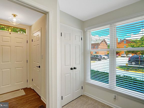 4th image of 514 Colecroft Ct