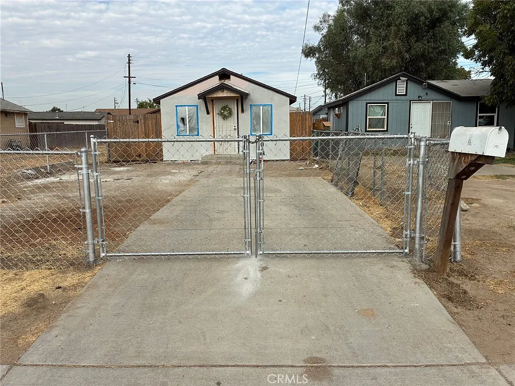 2 bed, 600 sqft, $1,600 — Photo 1