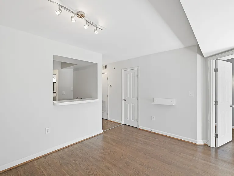 601 Pennsylvania Ave NW #211 — Photo 14