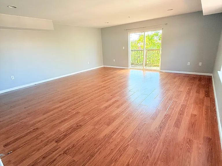 5038 Spruce St #4 — Photo 6