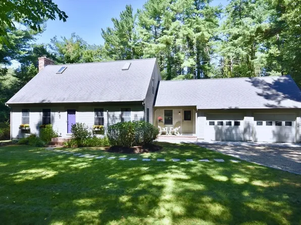 8 Abby Ln, Mattapoisett, MA 02739
