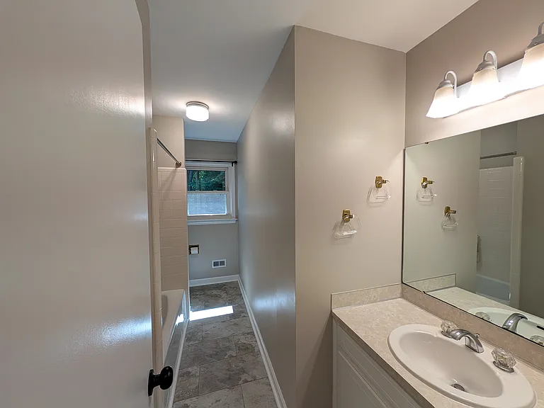103 Abingdon Cir — Photo 8