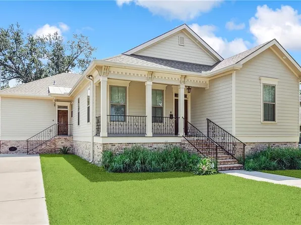 5379 Charlotte Dr, New Orleans, LA 70122