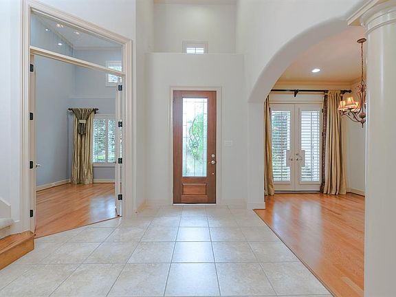 5th image of 3819 Antibes Ln