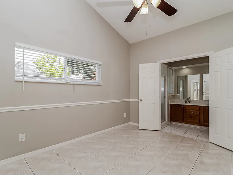 623 Weybridge Ct — Photo 9