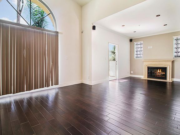 4th image of 10715 Camarillo St Unit 309