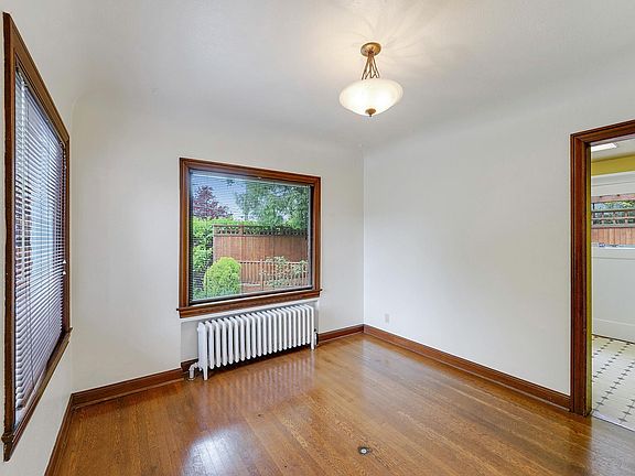 3rd image of 2520 W Montlake Pl E