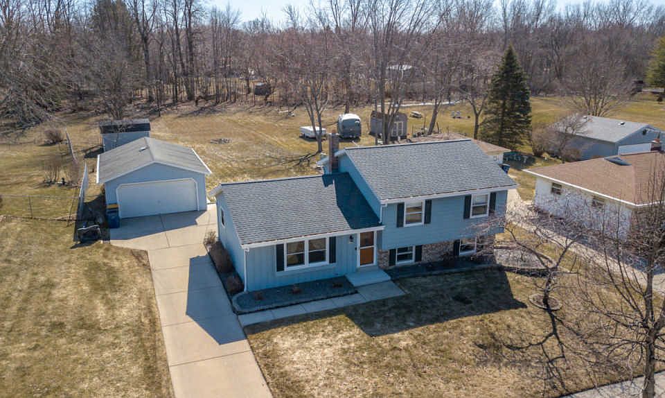 1st image of 3349 E Woodview Ave