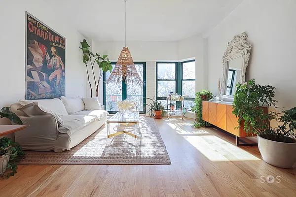 Sold by Brick&Mortar | media 1