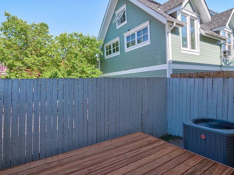 1327 Pine St #4 — Photo 2
