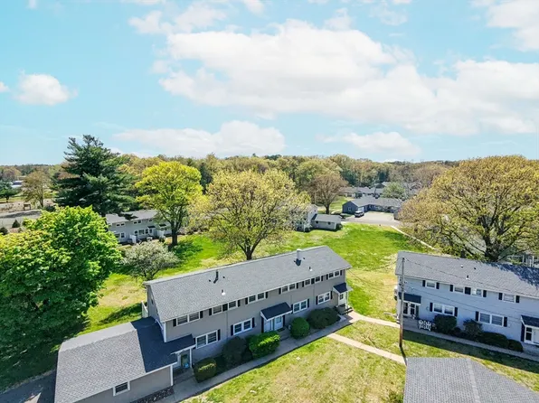 68 Honeysuckle Dr Unit 68, Chicopee, MA 01022