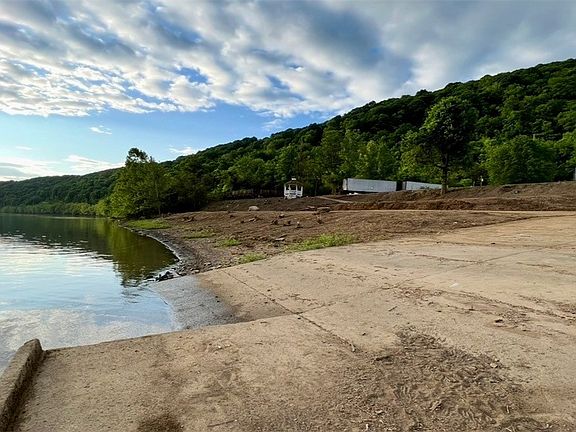 5th image of 136 Bunola River Rd