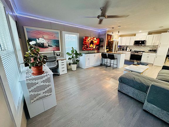 3rd image of 6539 Townsend Rd #283