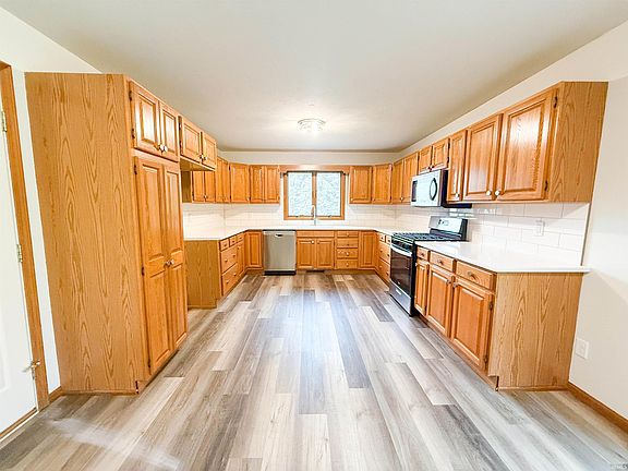 5th image of 2725 Lismore Dr