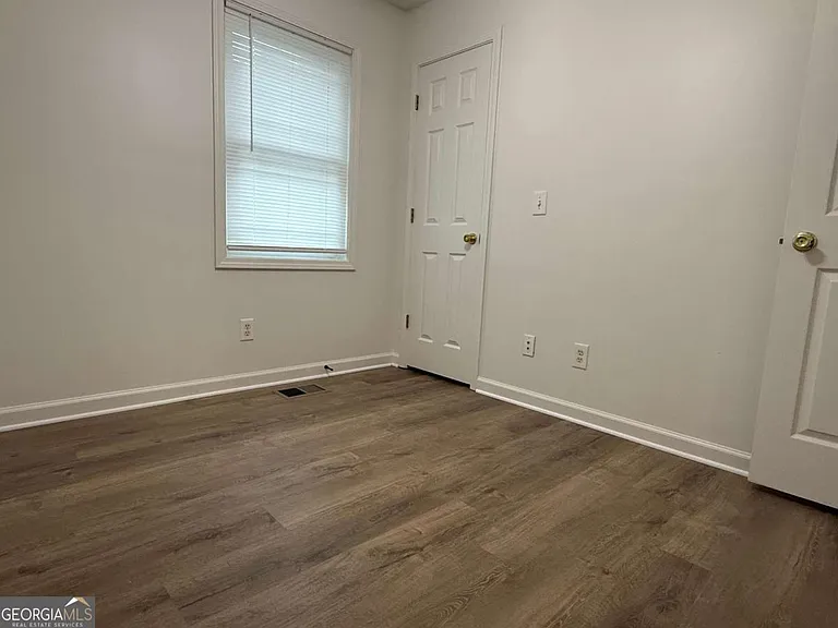 160 2nd St #2 — Photo 36
