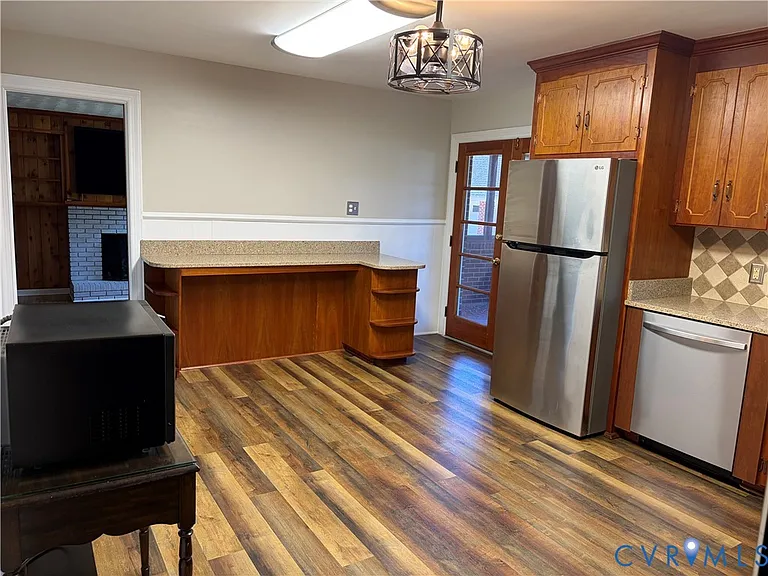 9325 Brentwood Dr — Photo 8
