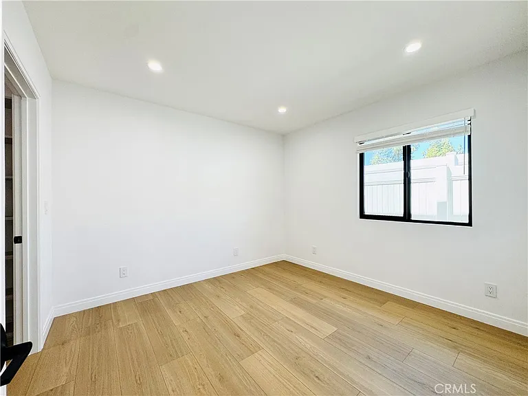 7742 Vassar Ave — Photo 9