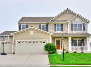 1430 Waters Edge Dr, Oconomowoc, WI 53066