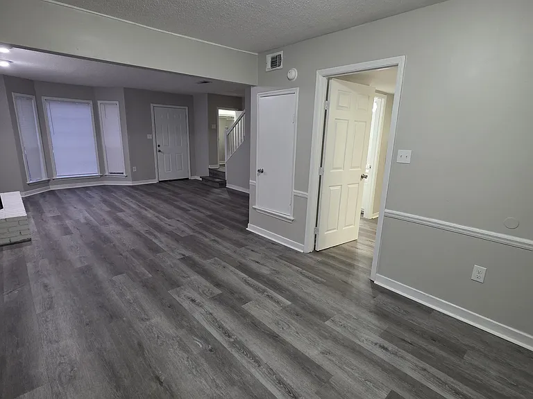 910B Glastonbury Cir — Photo 4