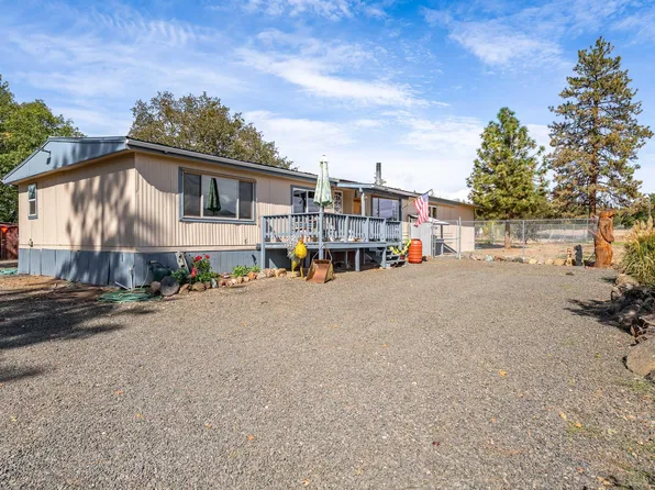 2900 Rogue River Dr, Eagle Pt, OR 97524