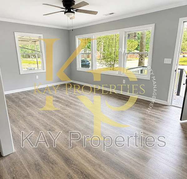 1828 Windsor Dr — Photo 7