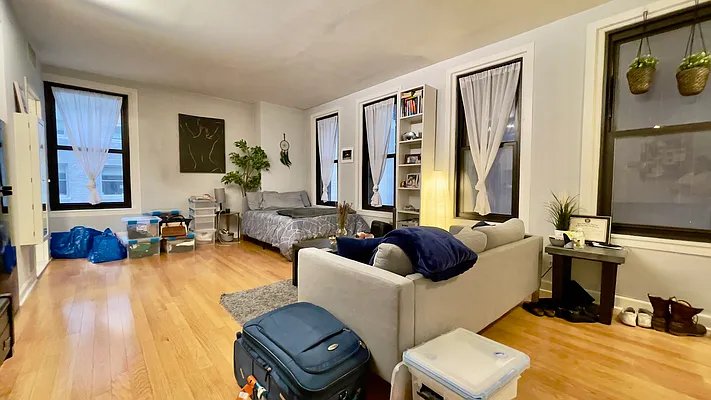 Rented by Compass | media 10