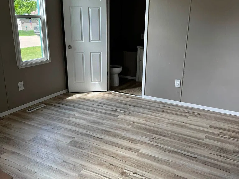 1402 S Van Buren St — Photo 6