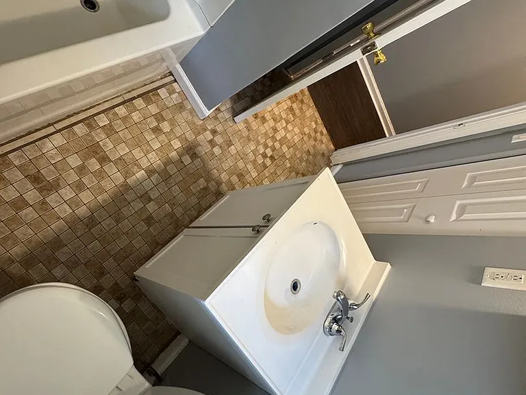 1019 S Randolph St — Photo 23