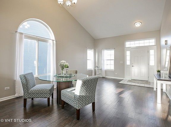 3rd image of 2610 Waterford Ln
