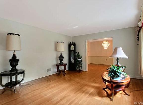 3rd image of 4416 Haymarket Ln