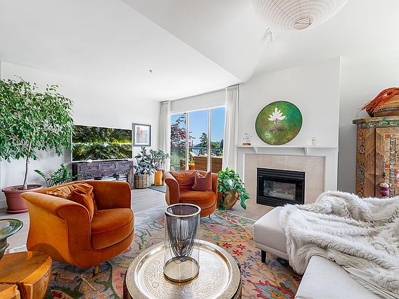 4th image of 1765 Marine Dr #401