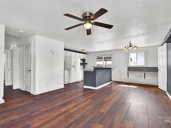 3rd image of 42 N Greenleaf St