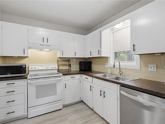 5th image of 2812 SW 3rd Street Ter