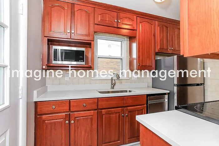 10685 Plainfield Rd — Photo 5