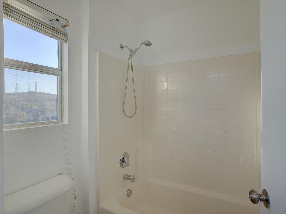 1st image of 1529 Hawken Dr