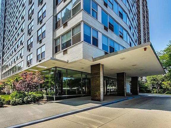 2nd image of 3900 N Lake Shore Dr APT 12H