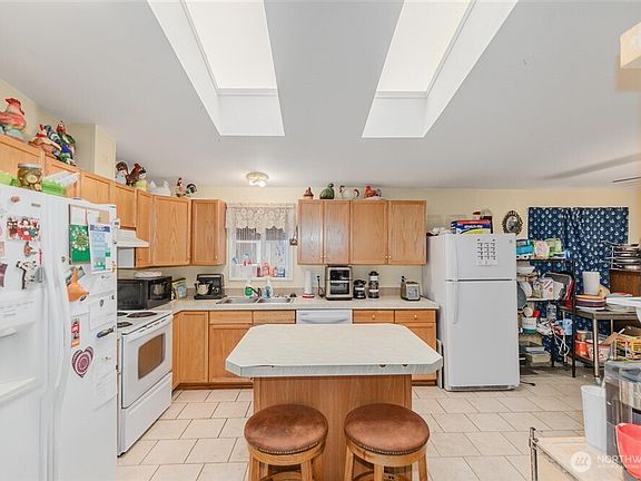 3rd image of 201 W Oakview Avenue #15