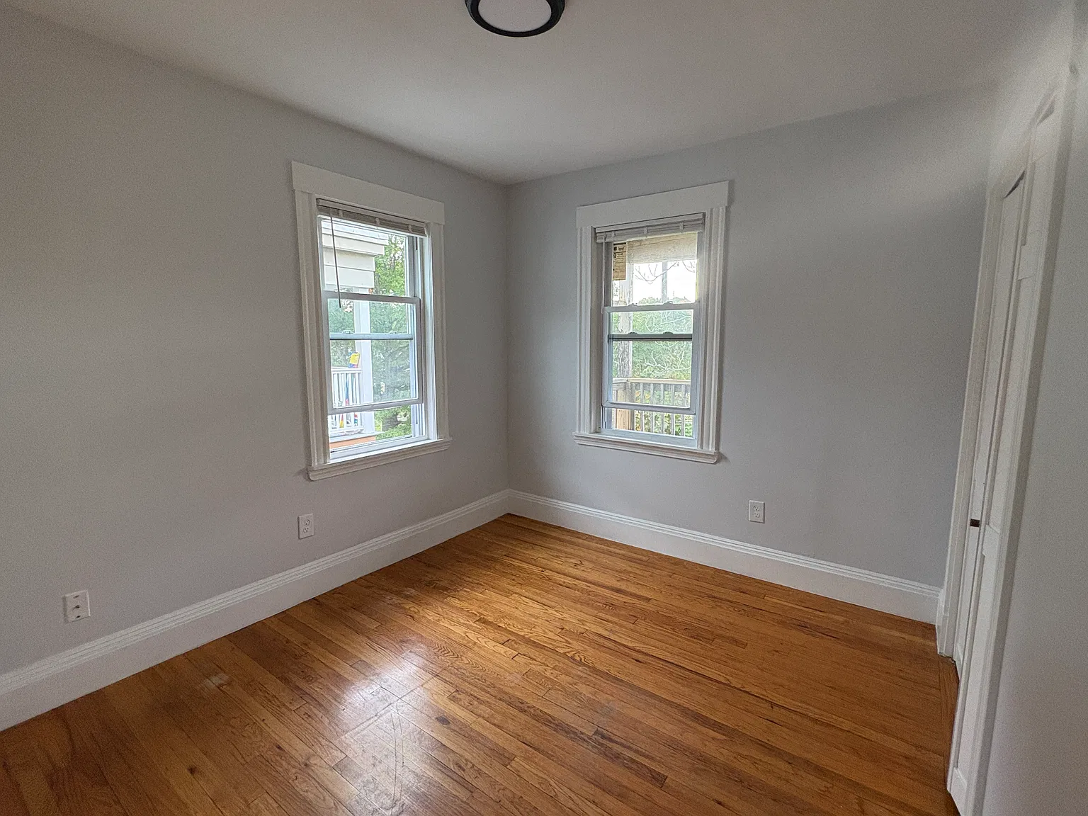 3 bed, 1000 sqft, $2,600 — Photo 2