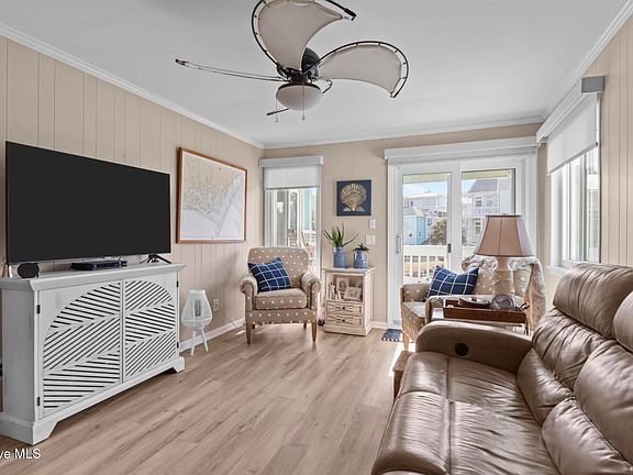 5th image of 301 Commerce Way #153