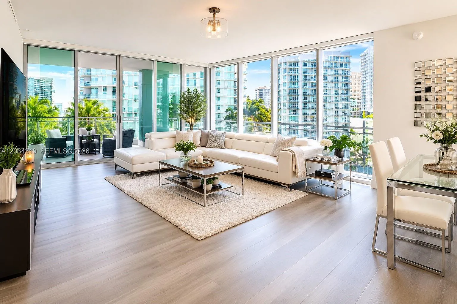Ivy Condo — Photo 1