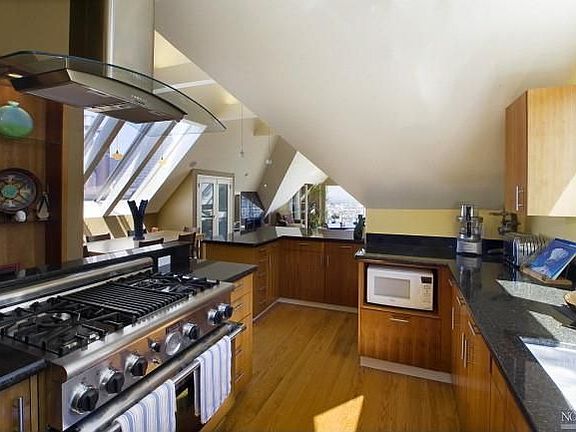 4th image of 2169 Green St APT 3