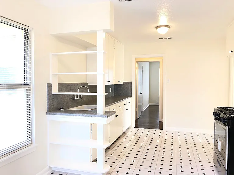 210 Laddie Pl — Photo 4