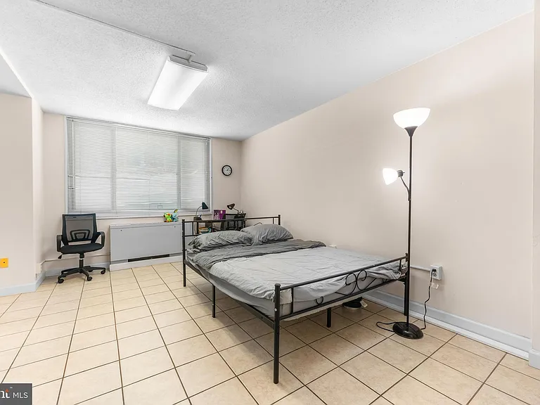 1 E University Pkwy #106 — Photo 10