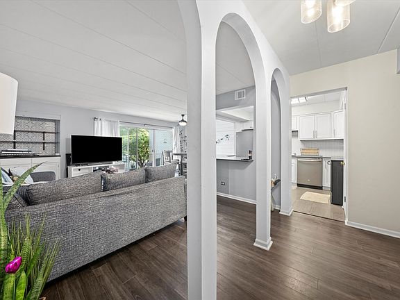 5th image of 9820 S Karlov Ave #1A